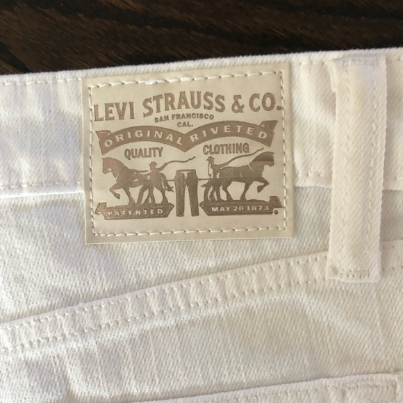 LEVI’S Icon Series White Denim Short - Picture 3 of 5